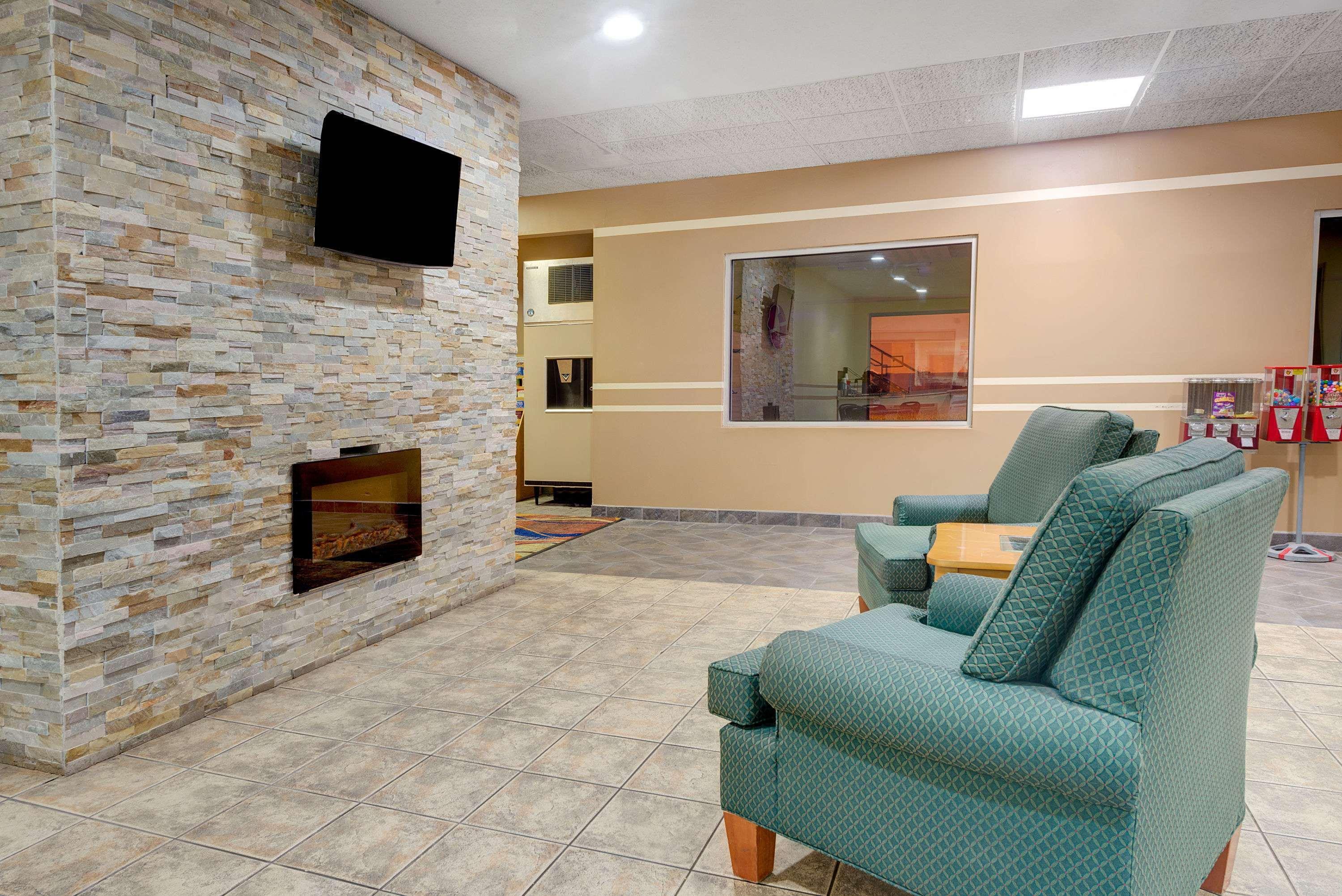 Super 8 By Wyndham Kokomo Extérieur photo