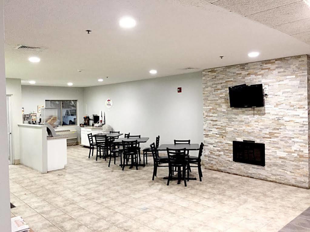 Super 8 By Wyndham Kokomo Extérieur photo